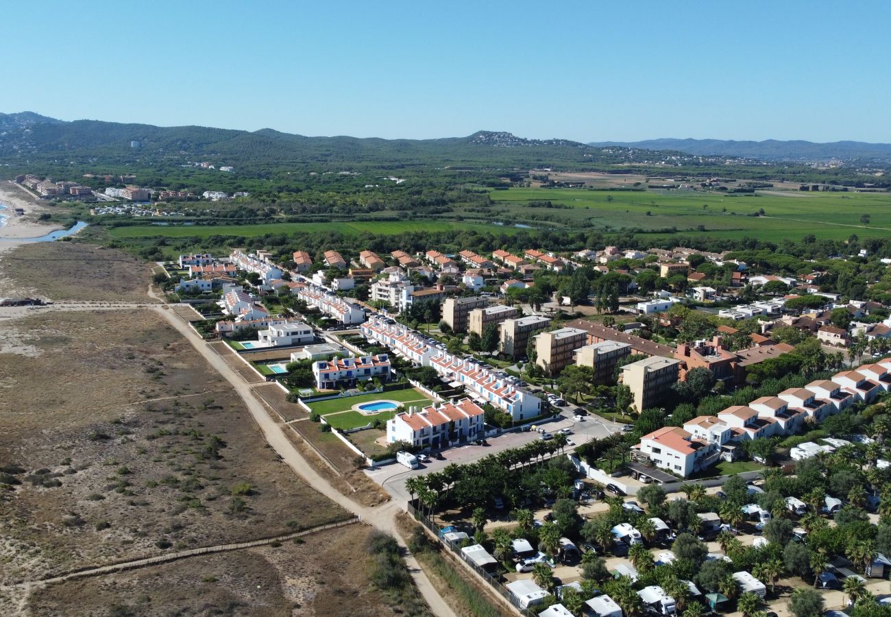 Stadthaus in Torroella de Montgri - Haus mit Garage nah am Strand