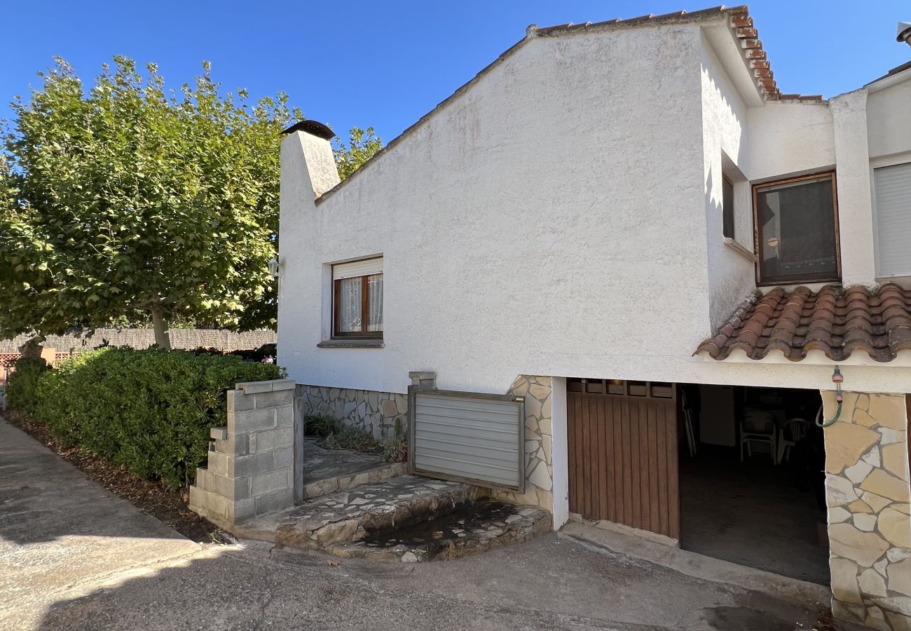 Stadthaus in Torroella de Montgri - Haus Nr. 34 in Strandnähe mit Garten und Garage