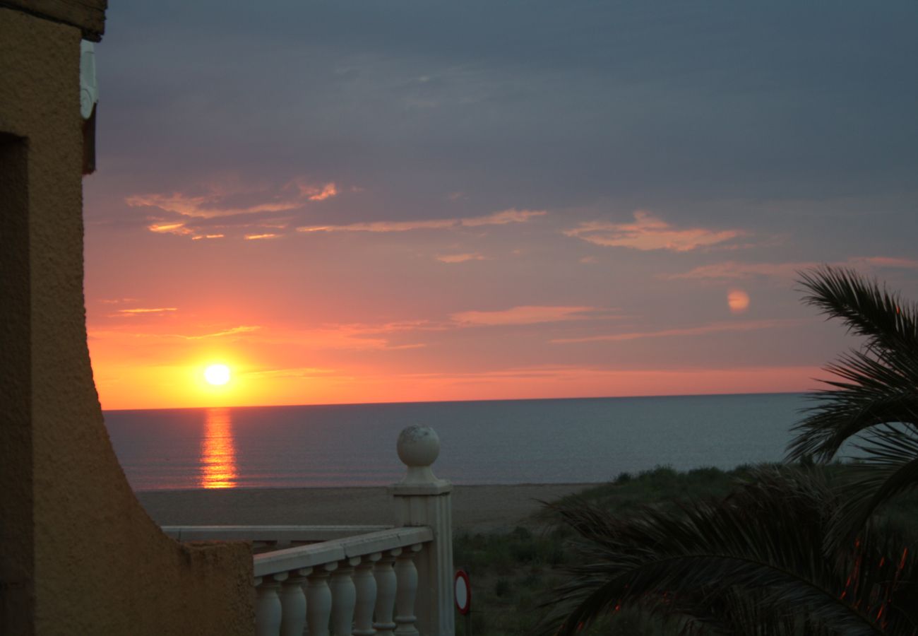 Appartement in Torroella de Montgri - Direct aan het strand met zeezicht