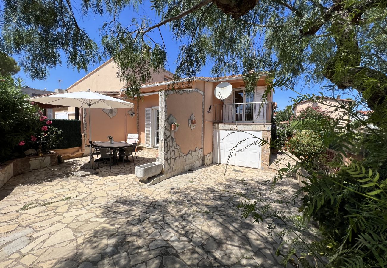 Rijhuis in Torroella de Montgri - Huis met garaje dichtbij het strand