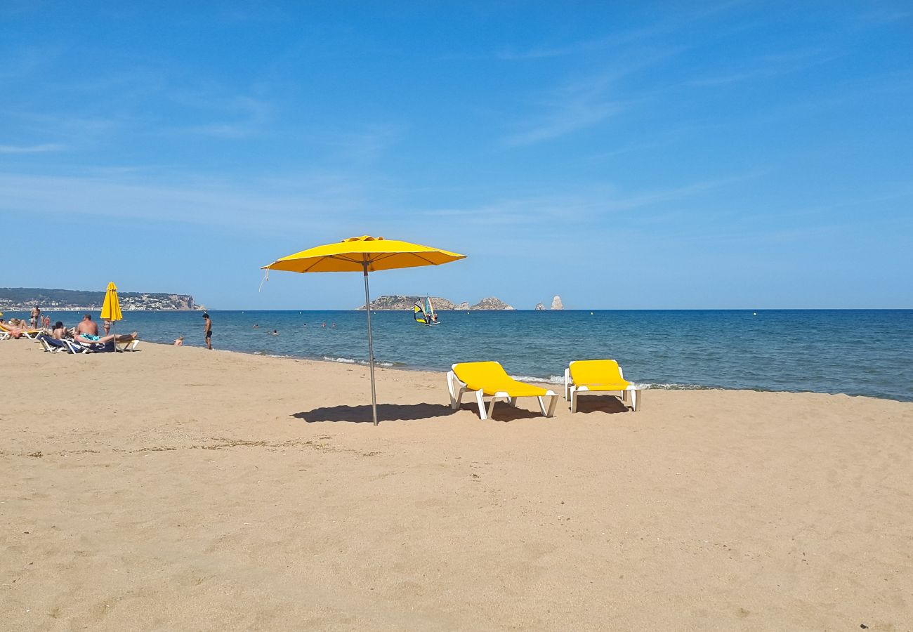 Herenhuis in Torroella de Montgri - Huis met garaje dichtbij het strand