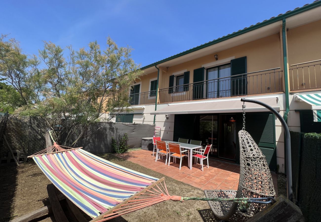 Herenhuis in Torroella de Montgri - Huis met garage dicht bij het strand met een gem. zwembad