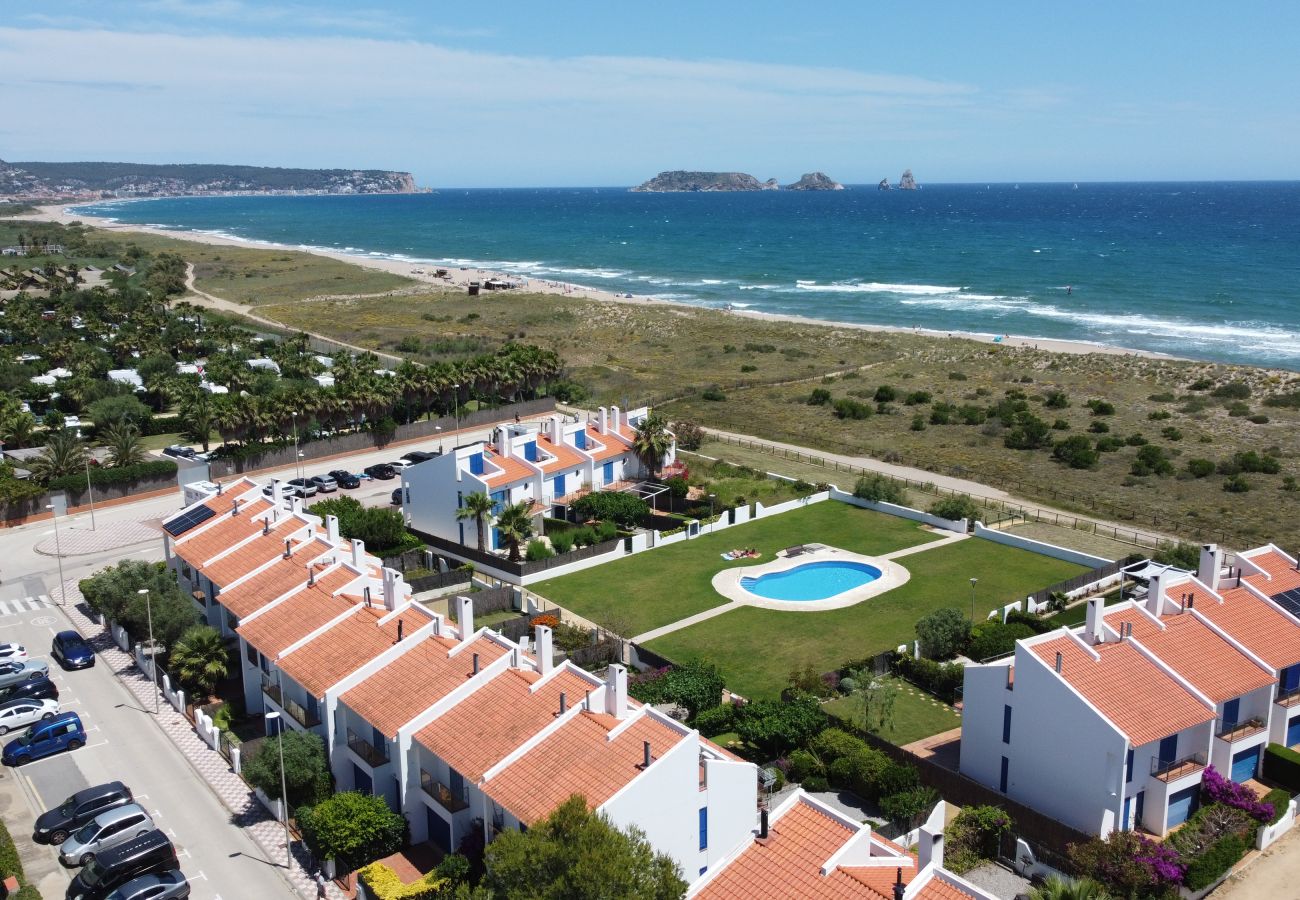 Huis in de stad in Torroella de Montgri - Huis 9 aan het strand met zwembad