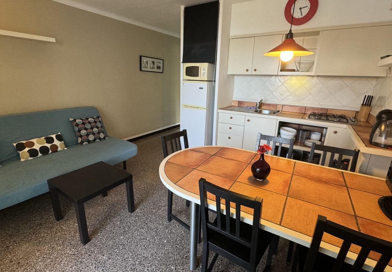 Appartement in Torroella de Montgri - 21C toeristisch appartement met zeezicht en gemeenschappelijk zwembad