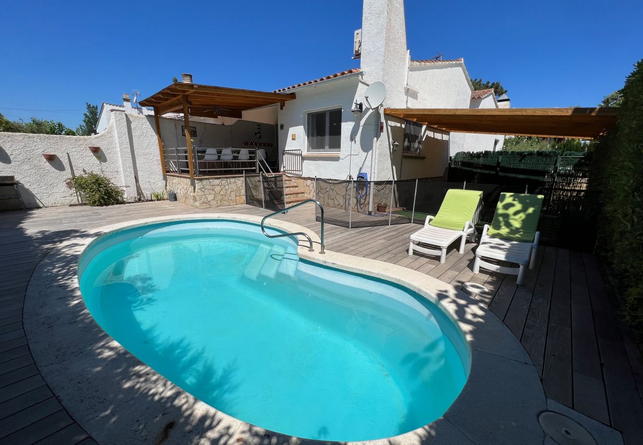 Casa adosada en Torroella de Montgri - Martinet Pati Blau con piscina privada