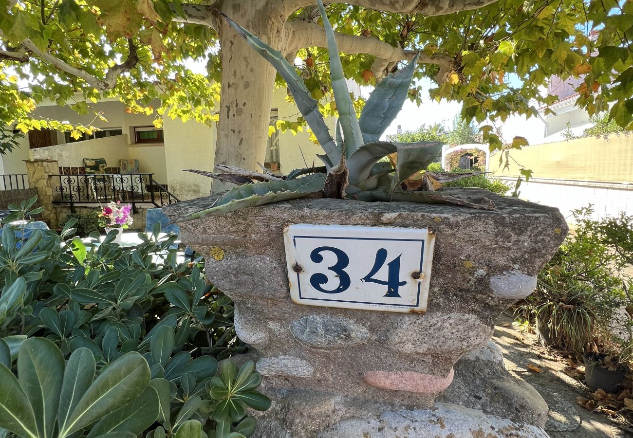 Casa adosada en Torroella de Montgri - Casa Nº 34 cerca la playa con jardin y garaje