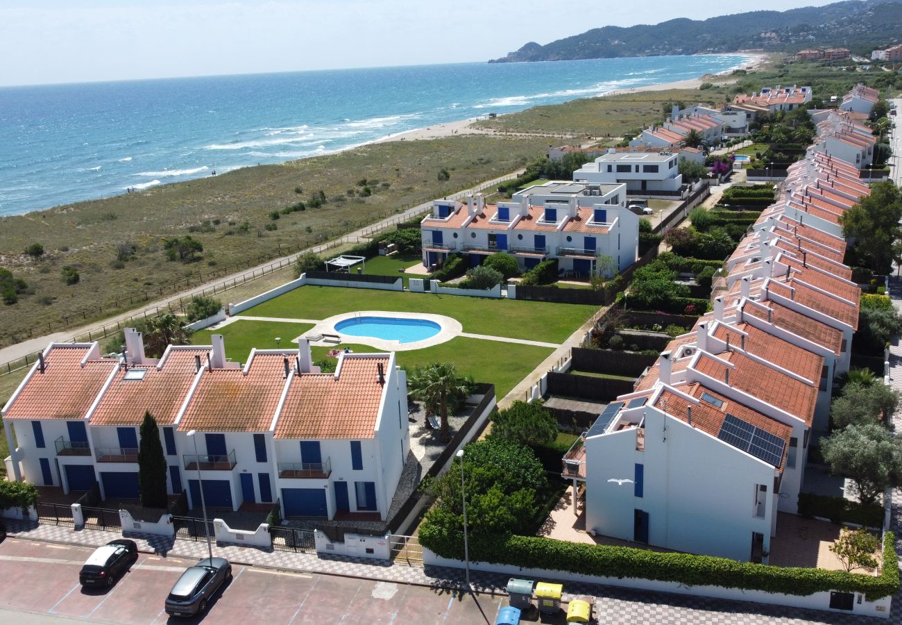 Semi-detached house in Torroella de Montgri - House 9 on the seafront with pool