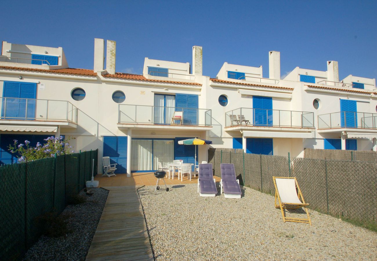 Semi-detached house in Torroella de Montgri - House 9 on the seafront with pool