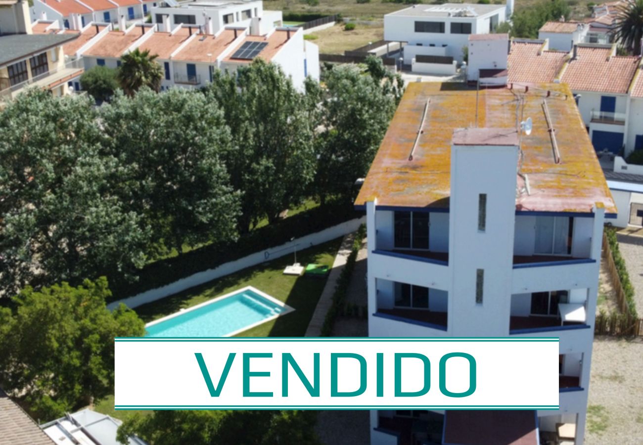 Apartment in Torroella de Montgri - Ground floor, garden and pool