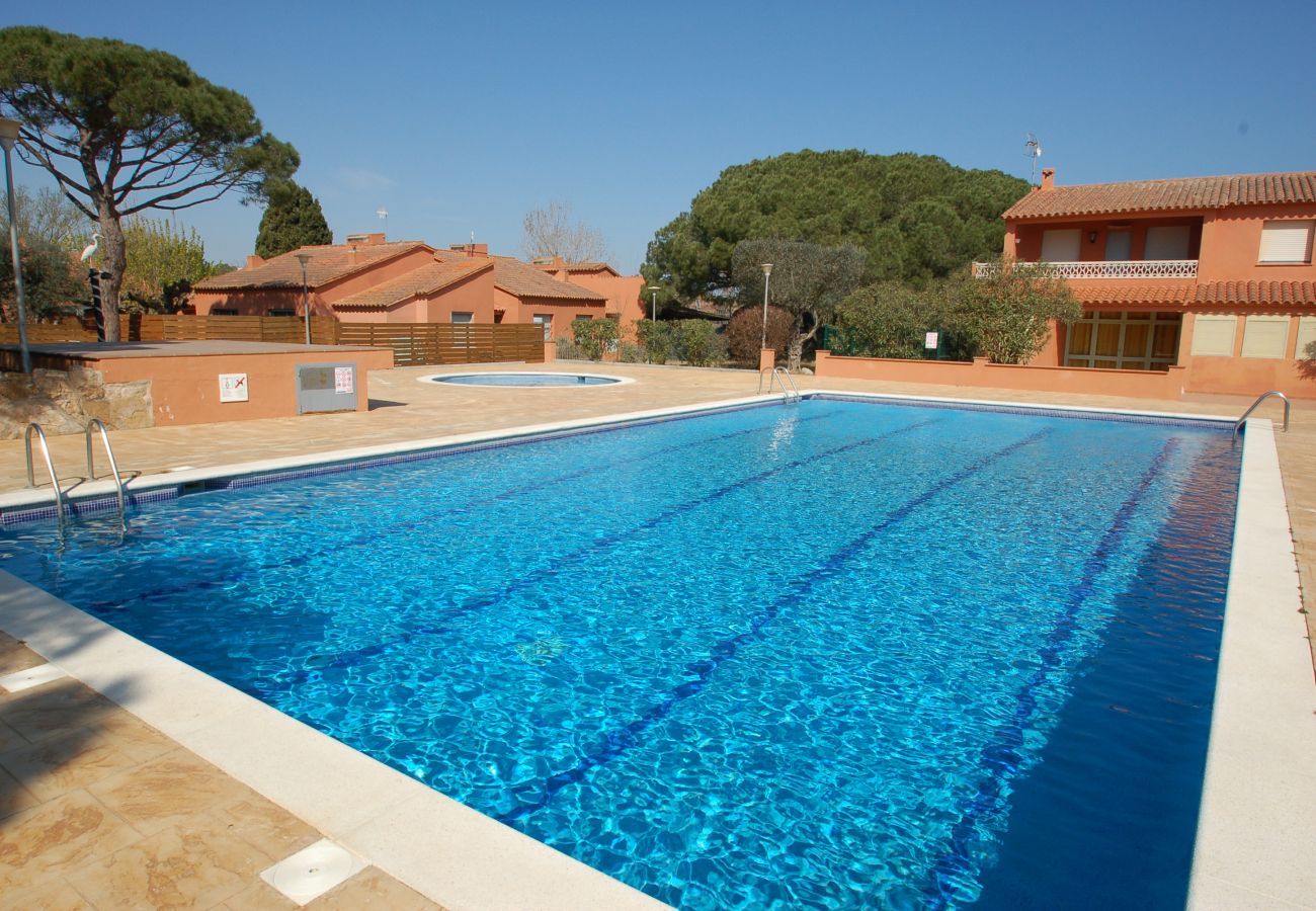 Townhouse in Torroella de Montgri - House 124126 with private garden and community pool near the beach